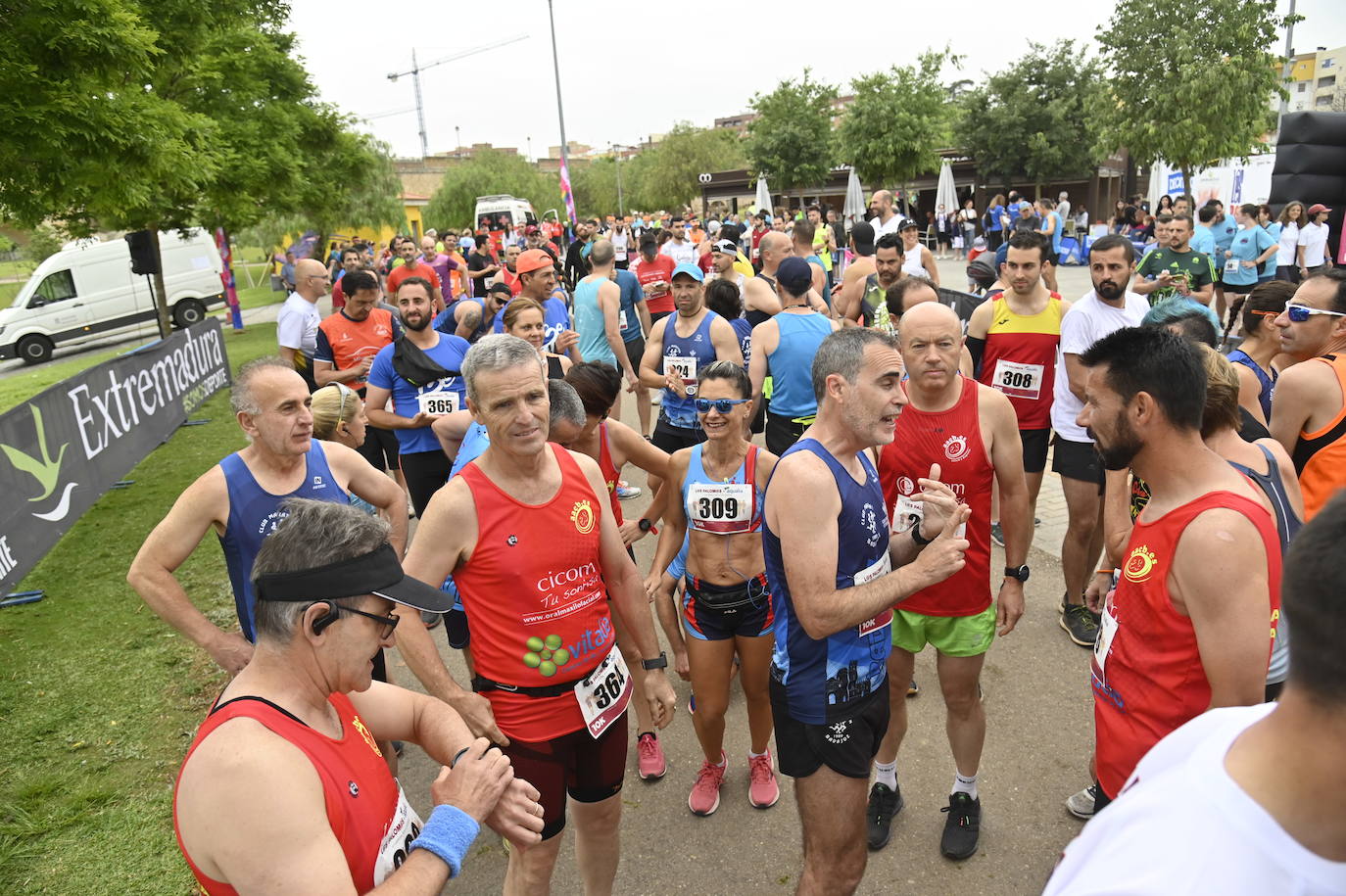 FIesta en la VI Carrera por la Diversidad 'Los Palomos-Aqualia' de Badajoz