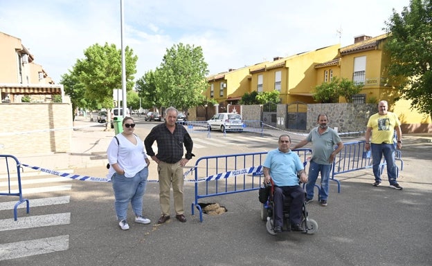 Vecinos de La Granadilla: «Hicieron el barrio hace 20 años para realojarnos y nos abandonaron»