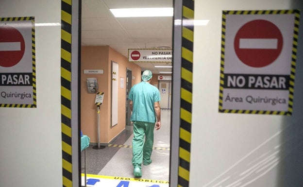 La falta de anestesistas en Cáceres obliga al SES a contratar un servicio externo