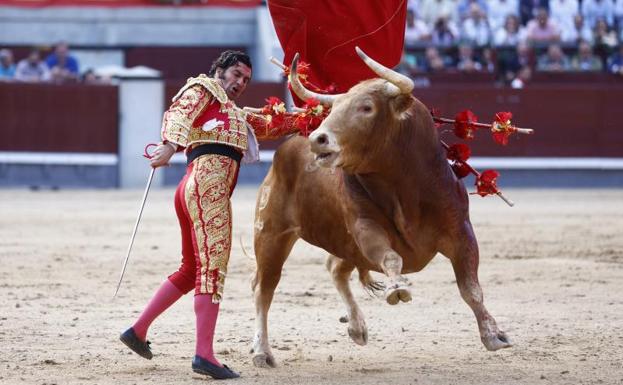 Morante acaba con el cuadro de su corrida madrileña