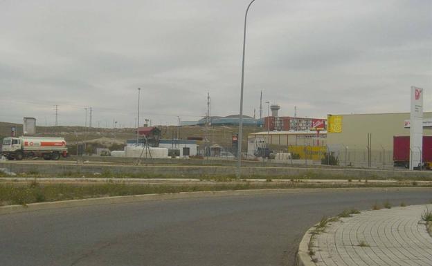 Detienen a dos personas por robar tubos de cobre de naves industriales en Badajoz