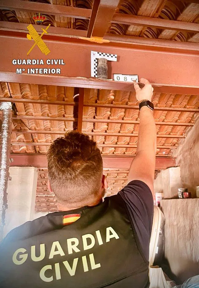 Encuentran una granada de mano durante la limpieza de un desván en Mengabril