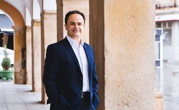 La Fiscalía pide 13 años de inhabilitación para el alcalde de Montijo