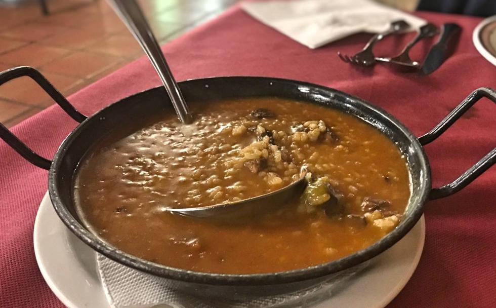 Arroz de liebre en sartén de bisabuela