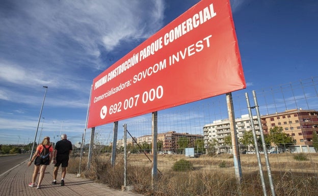 El convenio urbanístico del nuevo parque comercial cacereño de La Calera se firma la próxima semana