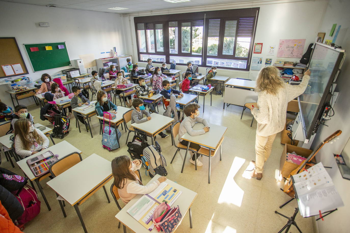 Los docentes tendrán derecho a un año sabático remunerado parcialmente