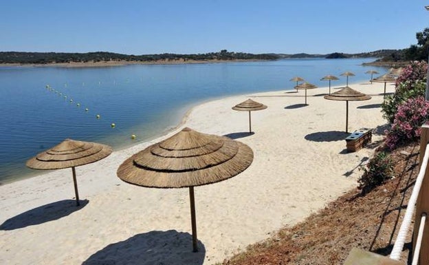 Alqueva estrena una nueva playa en la orilla portuguesa enfrente de la de Cheles