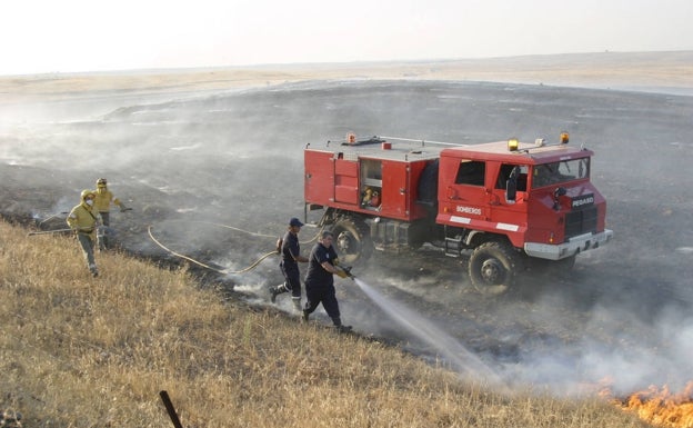 Arden dos hectáreas de pasto en la carretera de Cáceres a Casar de Cáceres