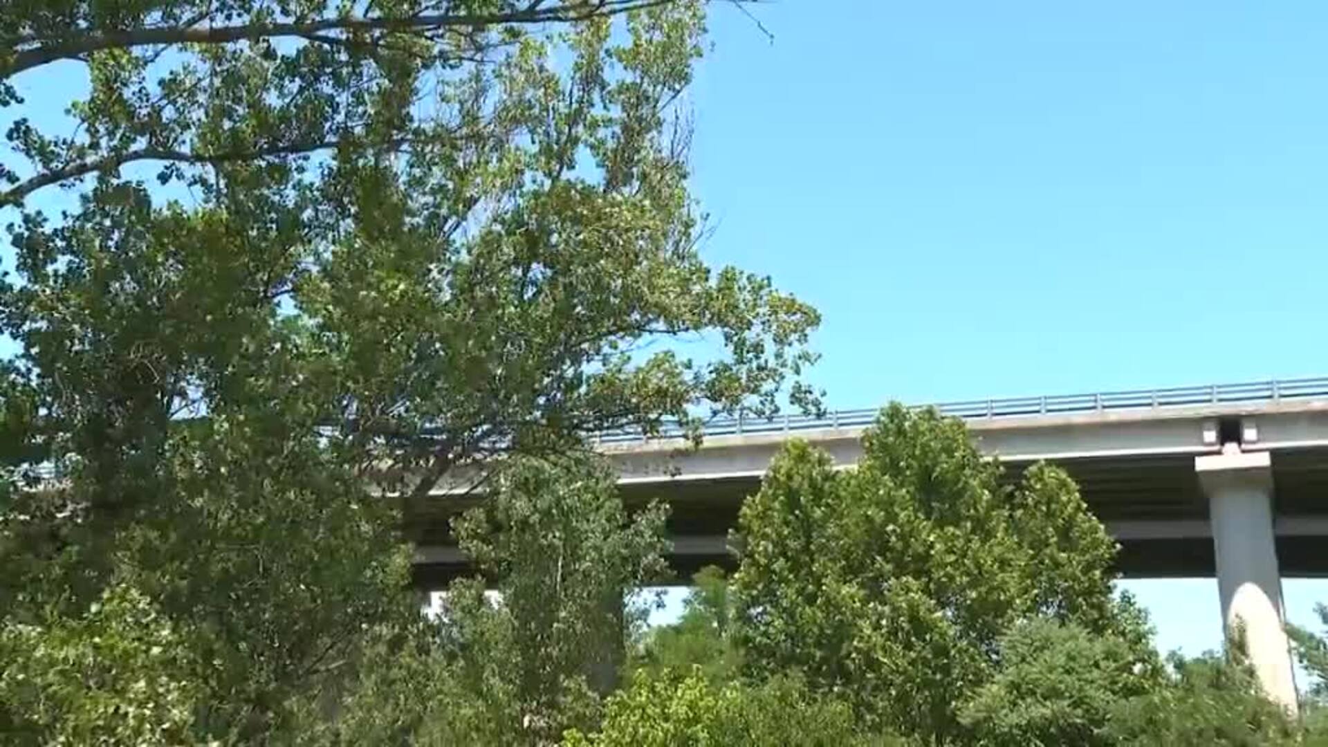 La policía investiga la muerte de dos presuntos ladrones tras saltar desde un viaducto en la AP7 en Gerona