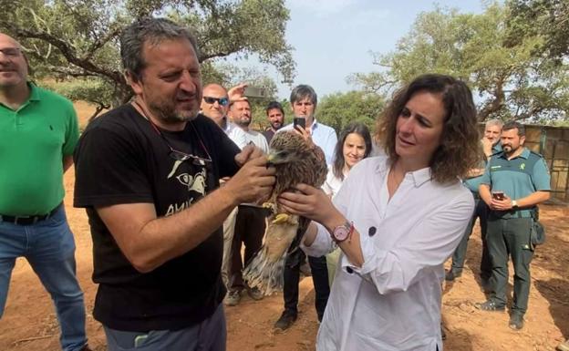 15 milanos reales ya vuelan libres en Valencia del Mombuey