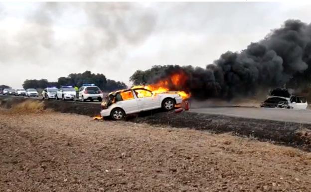 Los problemas de visibilidad originados por el incendio en Badajoz provocan un aparatoso accidente