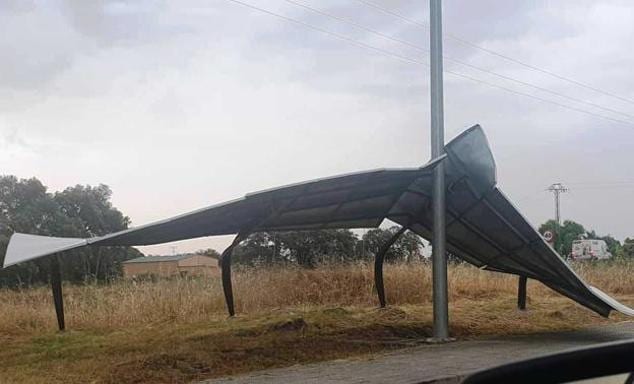 El viento y la tormenta provoca daños en varias localidades extremeñas
