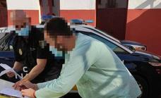 Cuatro policías locales de Badajoz se enfrentan a más de 20 años de cárcel por entrar en un piso y agredir a cinco personas