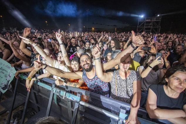 Imágenes del ambiente del concierto de Fito & Fitipaldis