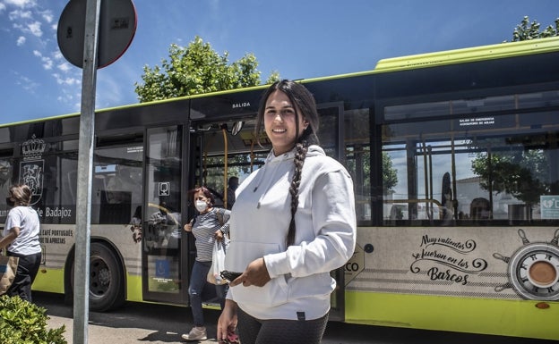 «Me arreglé, esperé más de una hora y el bus me dejó plantada»