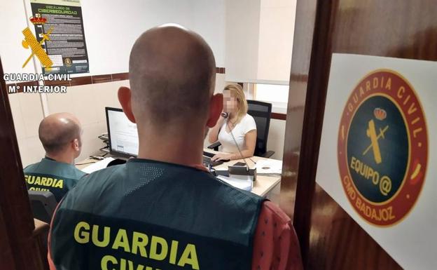 Investigan a cuatro ciberdelincuentes por estafar 12.500 euros a vecinos de La Parra y Novelda del Guadiana
