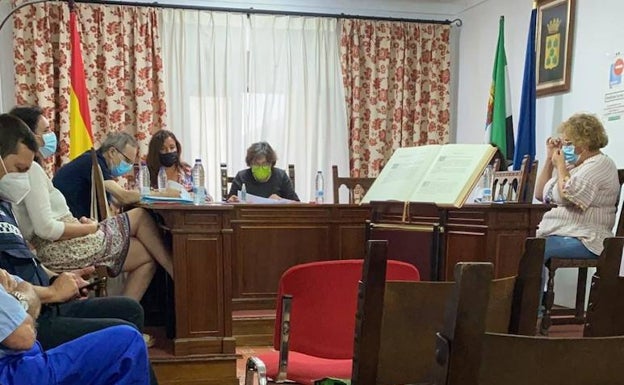 La exalcaldesa de Feria, condenada por insultar a la actual y pegarse con una vecina