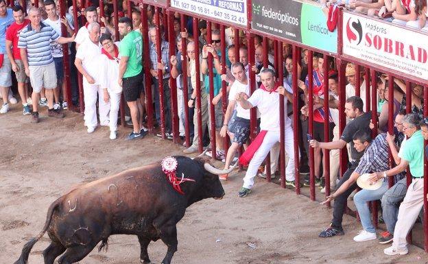 Extremadura festeja San Juan con cenas bajo las estrellas y ambiente taurino