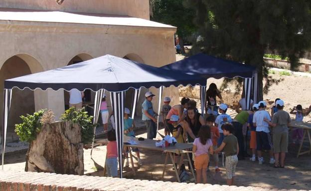 El Museo de Cáceres, el Arqueológico de Badajoz y el Meiac ofrecen campamentos y talleres veraniegos