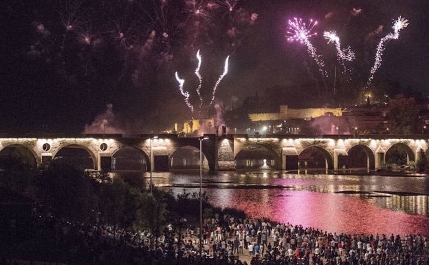 Badajoz inicia este jueves con los fuegos su noche de fiesta más larga