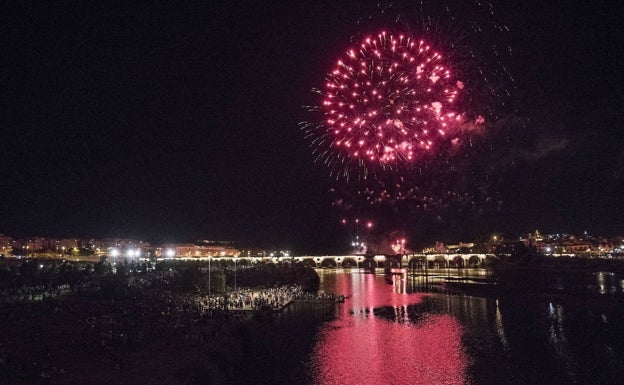 Los cinco mejores sitios para ver esta noche los fuegos de San Juan