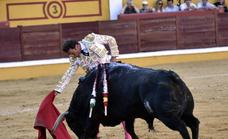 Dos orejas para Ferrera en un nuevo fiasco de Zalduendo en Badajoz