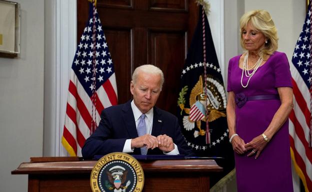 Biden promulga la primera ley sobre control de armas en tres décadas