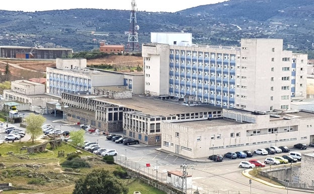 Los ingresos por covid obligan a suspender las operaciones no urgentes en el Hospital de Plasencia