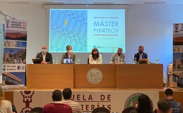 El máster en diseño de baterías de la UEx gradúa a sus primeros 15 alumnos