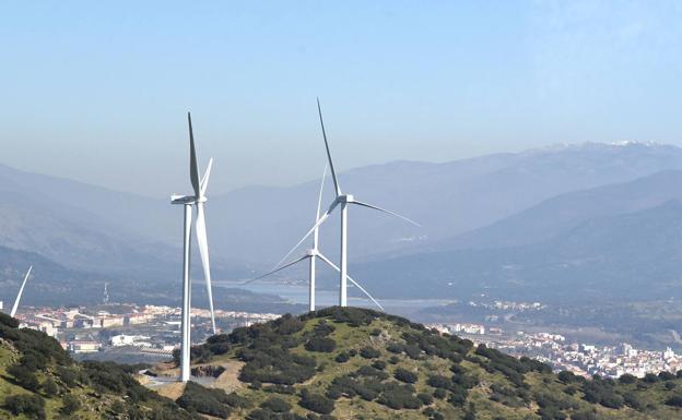 Medio Ambiente tumba la construcción de un parque eólico en Robledillo de Trujillo