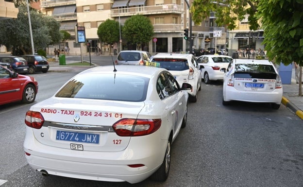 Los taxis de Badajoz pasan de cobrar 3,40 a 3,53 por el servicio mínimo