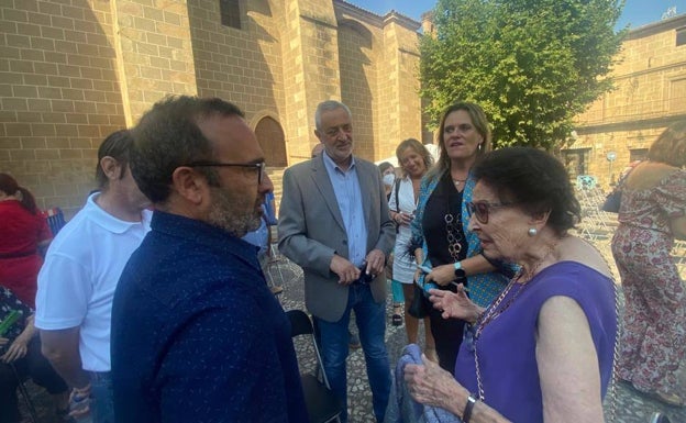 «No me van a doblegar», dice el presidente de la Diputación de Cáceres sobre el proceso de retirada de las cruces