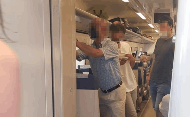 Ola de calor y sin agua, con mascarilla y a 40 grados en el tren de Badajoz a Madrid