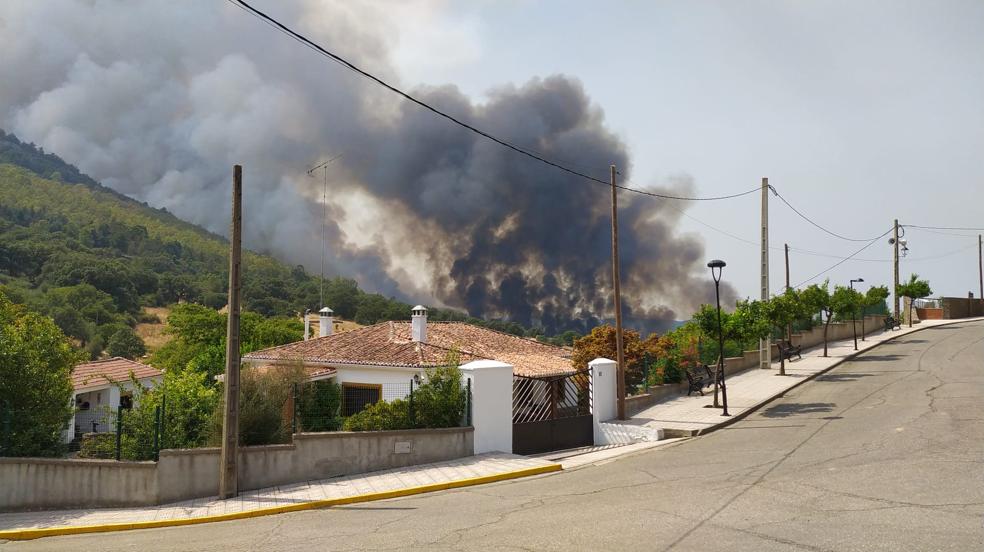 Infoex trabaja en nuevo incendio en Casas de Miravete, cerca de Monfragüe