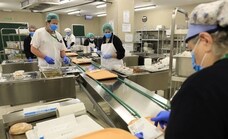 El Hospital Universitario de Cáceres retira las vajillas de un solo uso en infecciosos