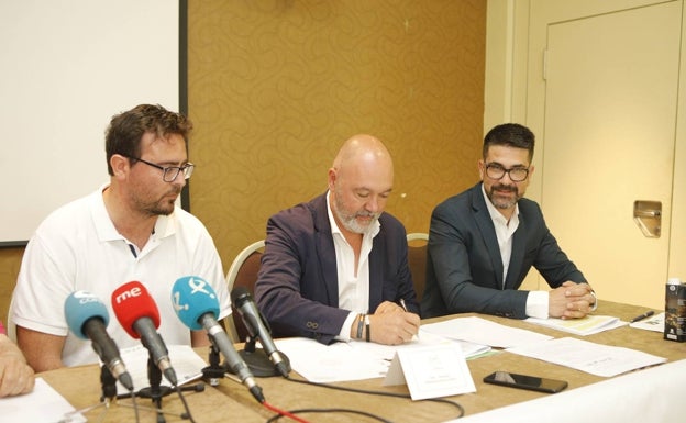 La gran coalición para reforzar el cacereñismo salta por los aires en 6 días