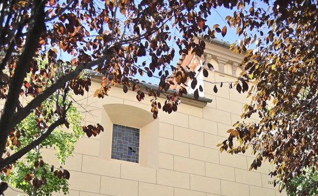 Las monjas de Las Descalzas harán una colecta para sustituir la vidriera que fue apedreada