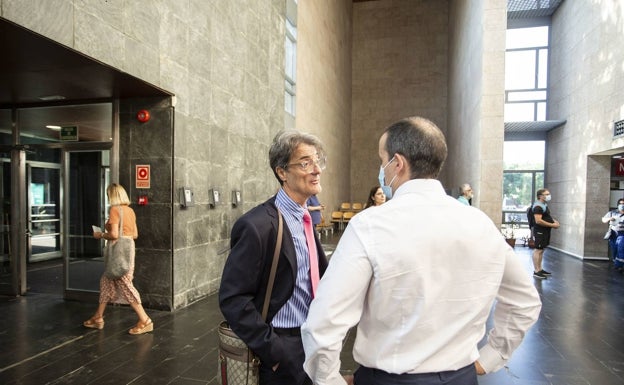 El policía de Cáceres acusado de matar a un preso fugado no acepta un acuerdo al insistir en su inocencia