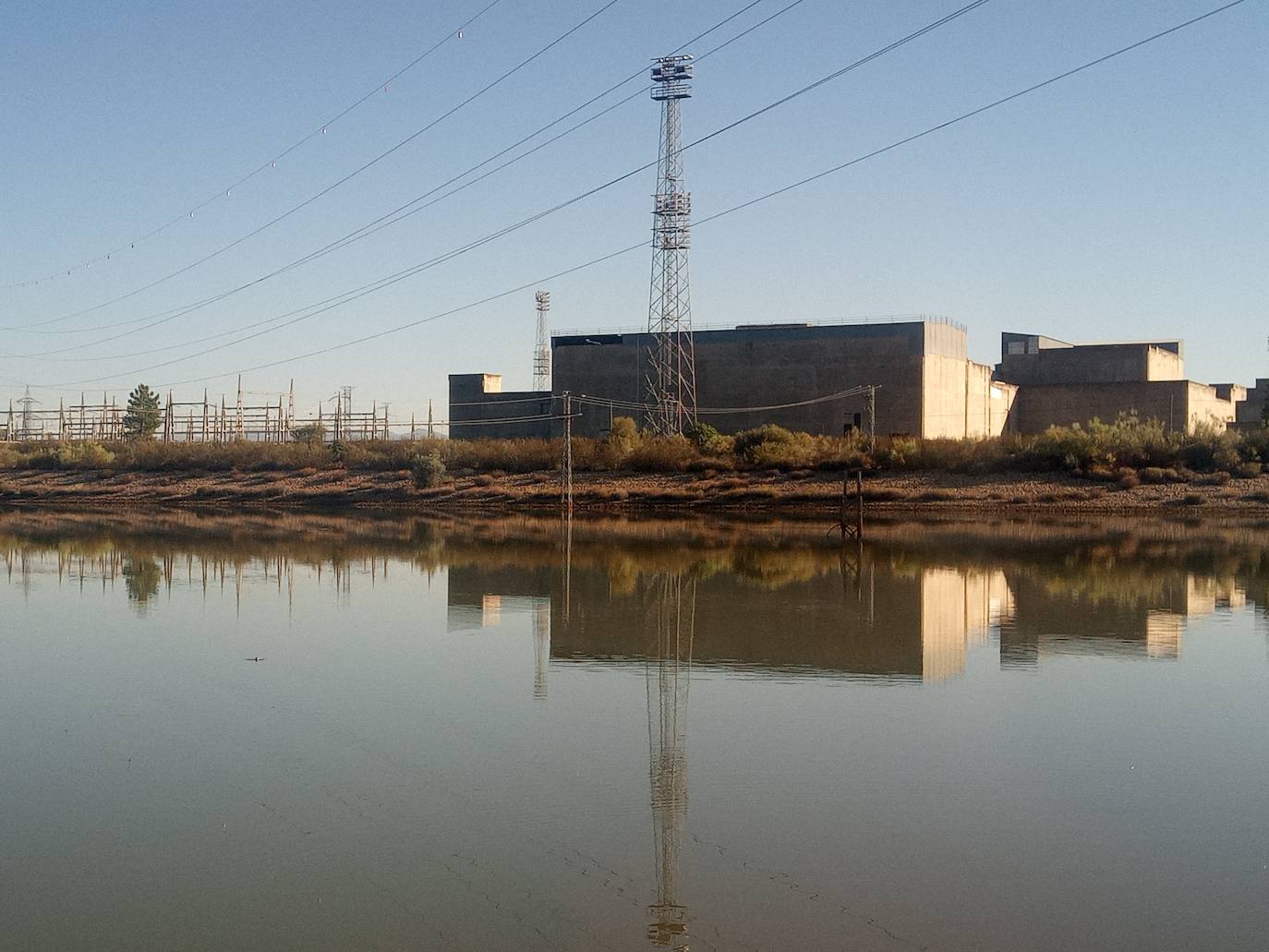 Muere ahogado un hombre mientras pescaba en el embalse de la nuclear de Valdecaballeros