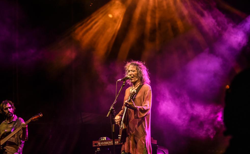 Robe cuelga el cartel de 'No hay entradas' en La Alcabaza de Badajoz