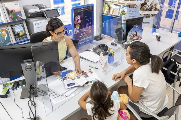 Los placentinos quieren playa pero el precio reduce los días y cambia el destino