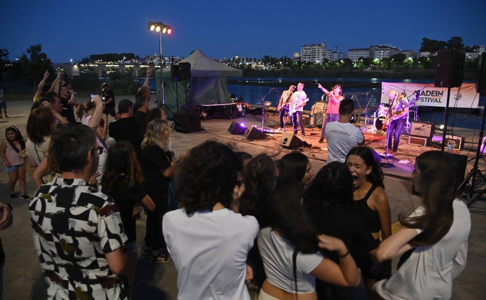 Conciertos en los tejados y en la orilla del río