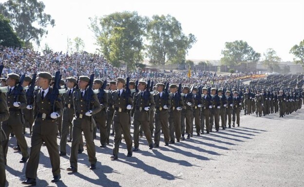 4.000 personas acuden a una jura de bandera en el CEFOT de Cáceres