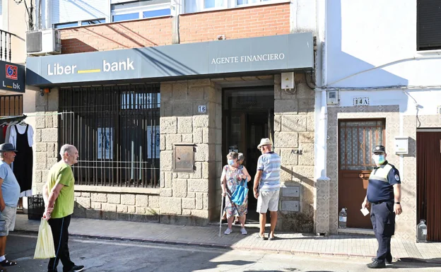Nueve pueblos más se quedan sin oficina bancaria en Extremadura