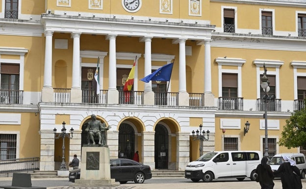 El Ayuntamiento aprueba 38 plazas de funcionario y personal laboral para este año