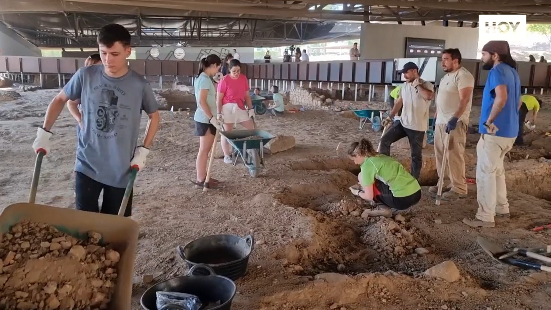 Una quincena de jóvenes participan en el campamento de arqueología