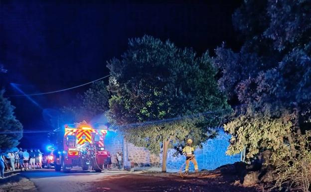 Incendio forestal junto a la ermita de Santa Ana en Cuacos de Yuste