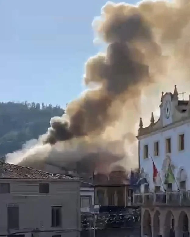 Alarma por un incendio en una vivienda situada en la Plaza Mayor de Jaraíz de la Vera
