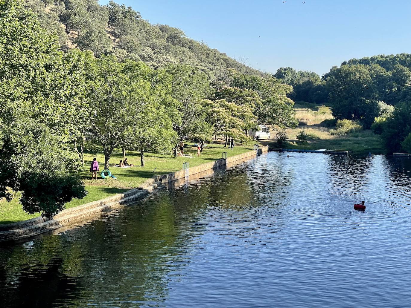 Rincones con encanto en Extremadura | Piscina natural de Santibáñez el Alto