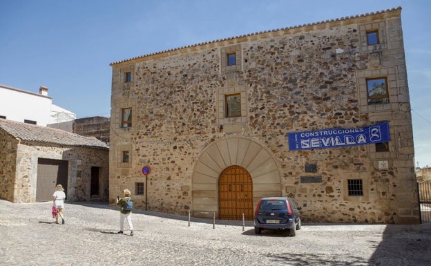 La Diputación de Cáceres flexibiliza las condiciones para acceder al colegio mayor de Casa Pereros